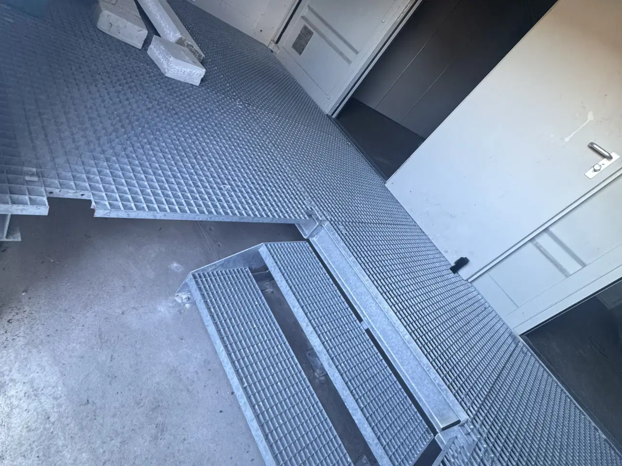 Billede 1 - Elefantrist Platform and trappe - galvaniseret stå