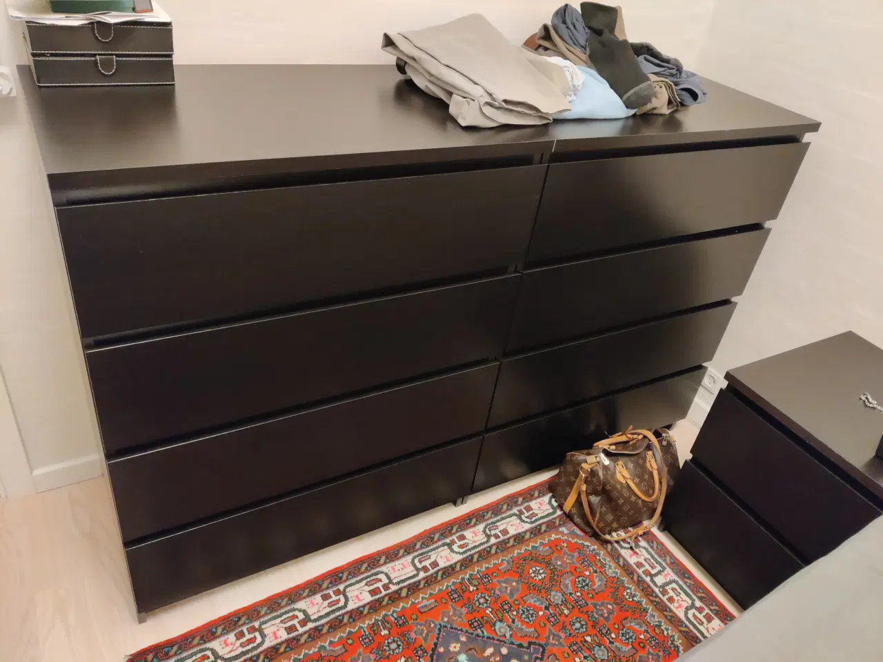 Billede 2 - 2* kommode og 2* natbord MALM