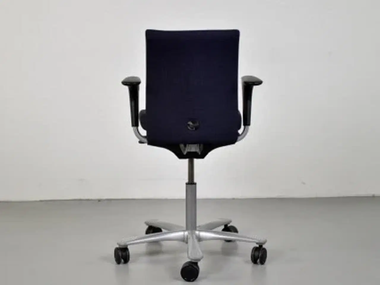 Billede 3 - Häg h04 credo kontorstol med sort/blå polster, armlæn og grå stel