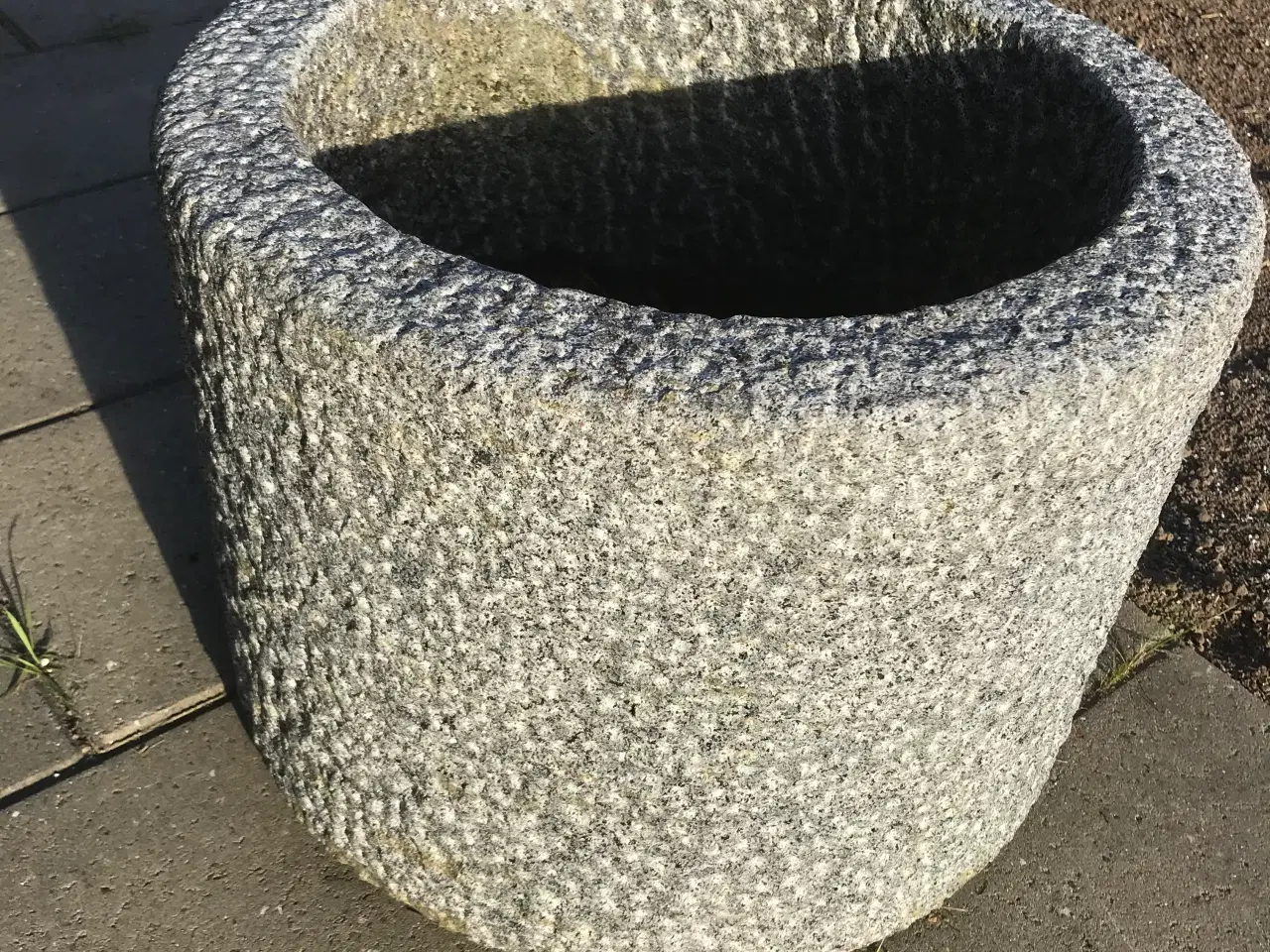 Billede 1 - Granitkrukker massive og uforgængelige