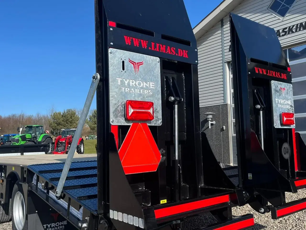 Billede 18 - Tyrone 27TLL . Affjedret træk og affjedret aksler. Med hydrauliske ramper og værktøjskasse