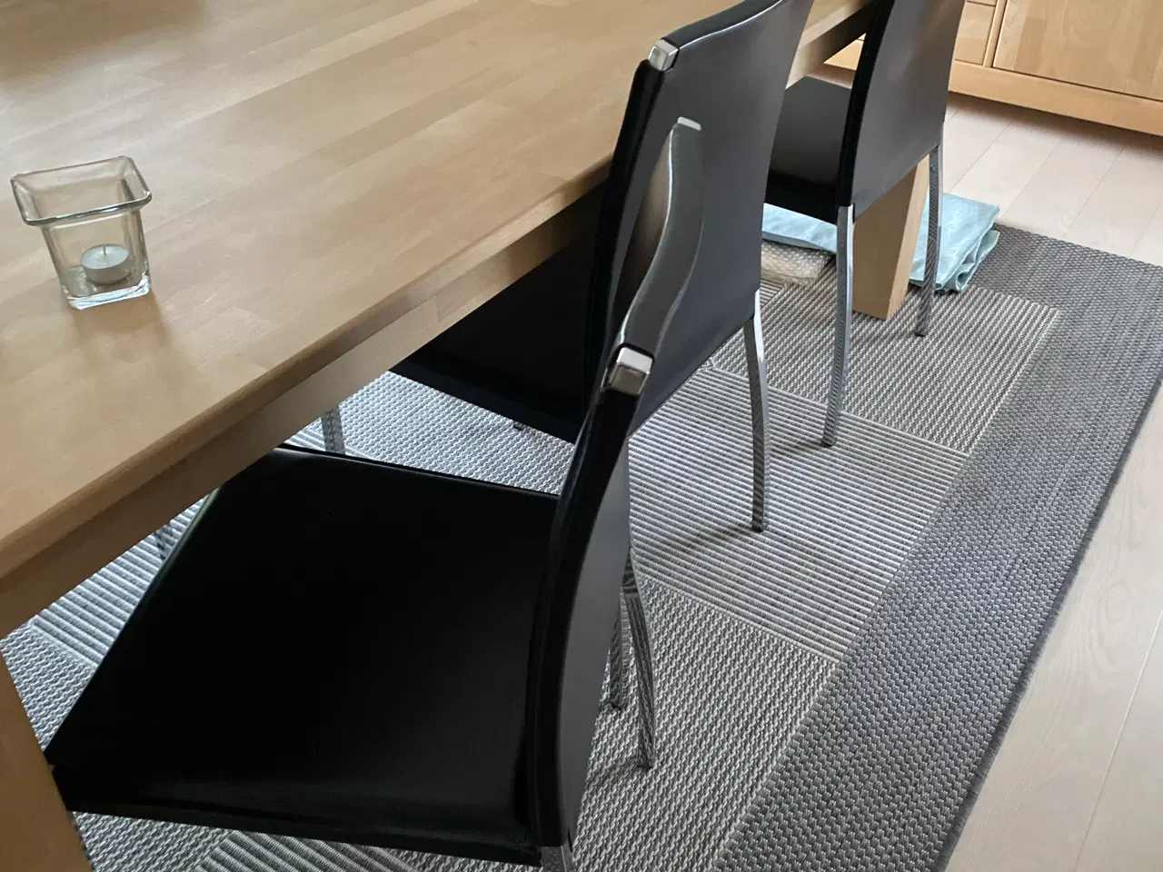 Billede 2 - Spisebord, 6 læderstole, skænk i sæbeb. Bøg