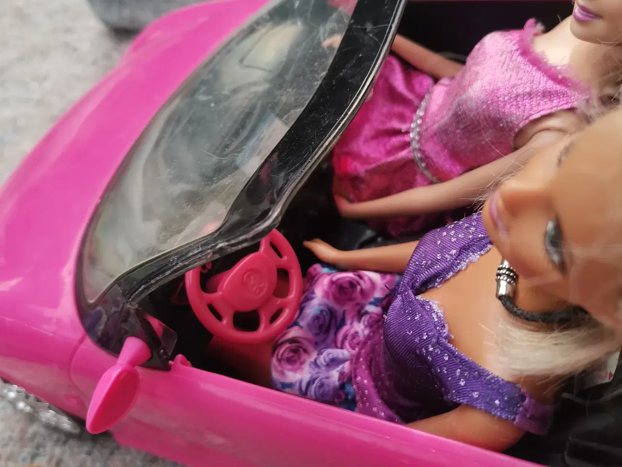 Billede 2 - Barbie Bil med alt for 5 kr