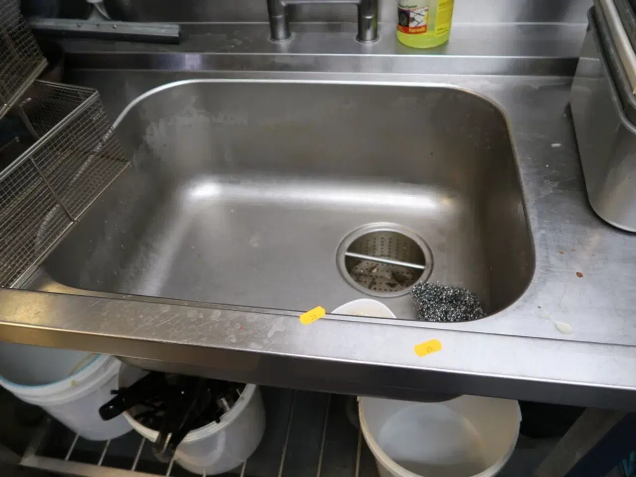 Billede 4 - Rustfri stålbord med vask og armatur