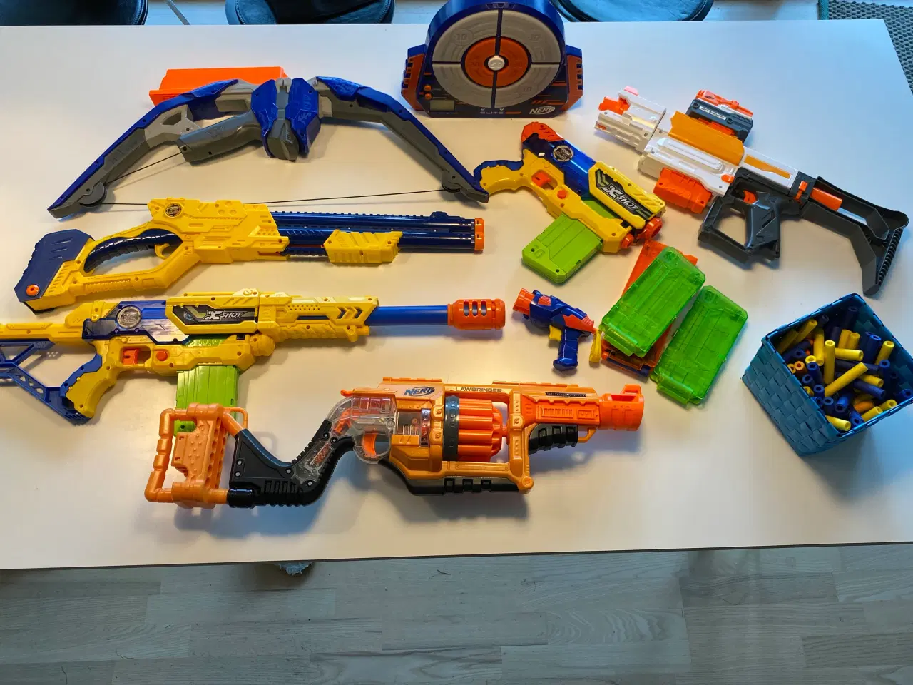Billede 1 - 5 Nerf-guns og 1 Nerf-bue med Nerf skud sælges