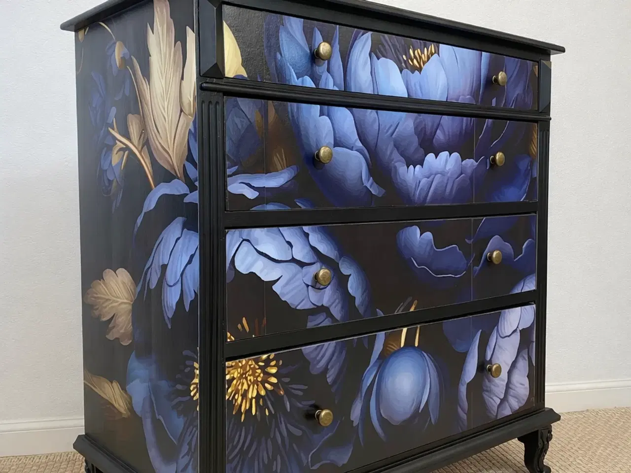 Billede 1 -  ⸻  ✨ Unik håndistandsat kommode – kun én af sin s