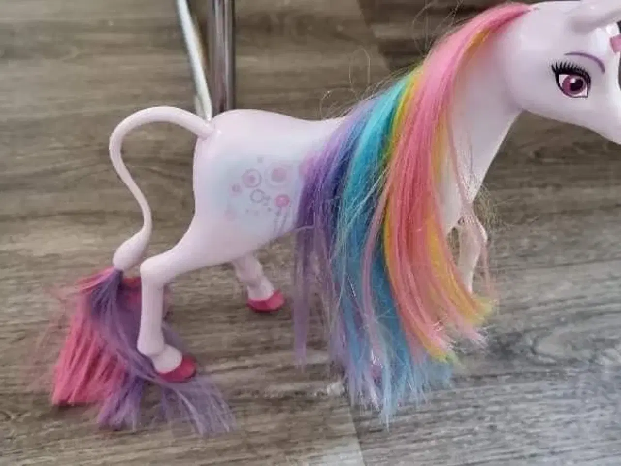 Billede 1 - Barbie hest med føl og flot rapunzelhest