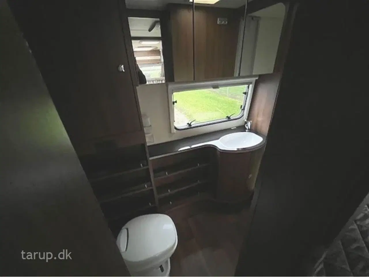 Billede 18 - 2015 - Dethleffs Beduin VIP 650 RFT Thule tagmonteret el-markise, Truma aircon., mover, ALDE centralvarme, vandbåren gulvvarme, rundsiddegruppe, fransk dobbeltseng