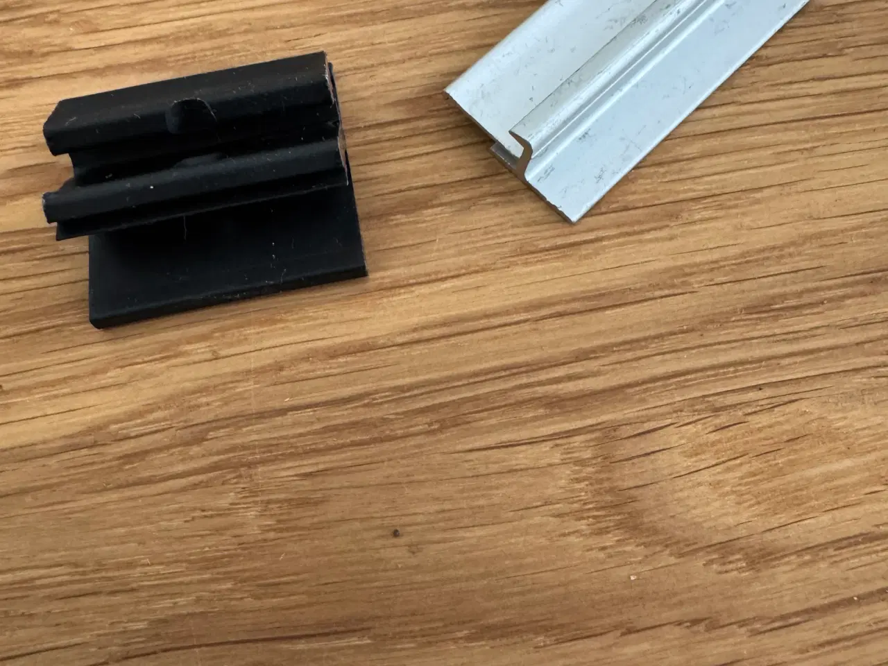 Billede 2 - Dafa plastklods til montering af alu Com Dafa Mont