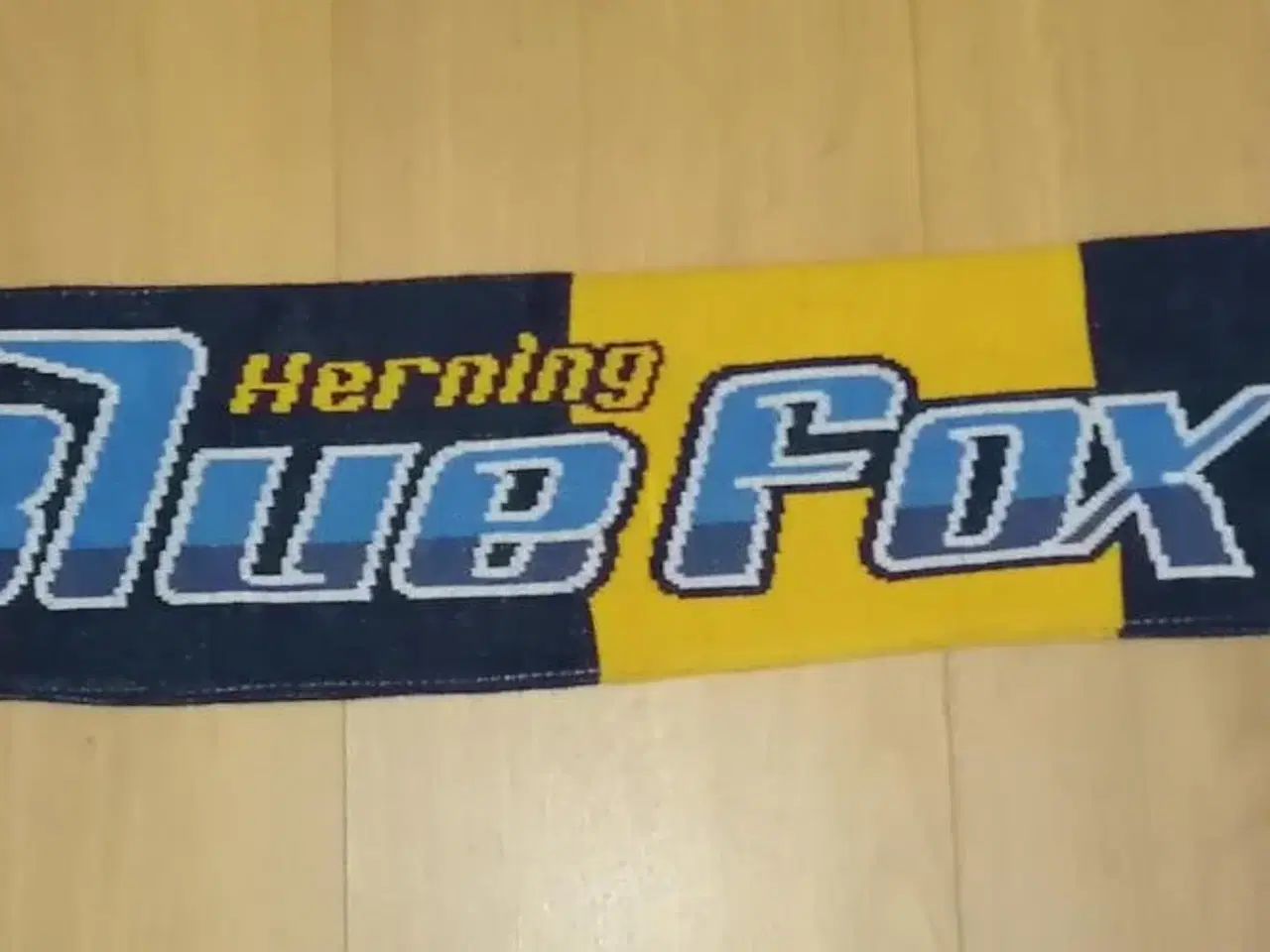 Billede 1 - NYT HERNING BLUE FOX HALSTØRKLÆDE, 150 CM