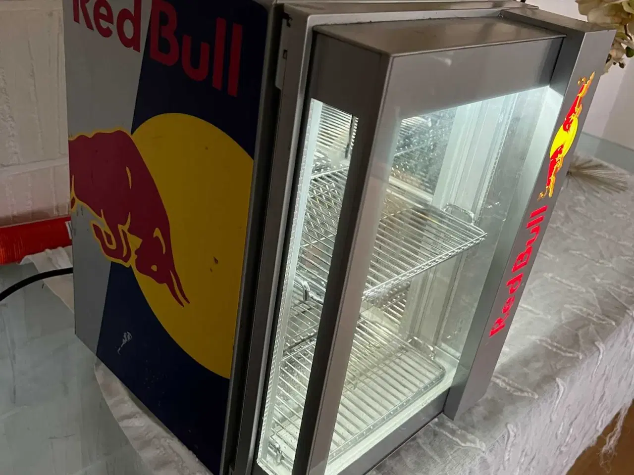 Billede 4 - Redbull køleskab 