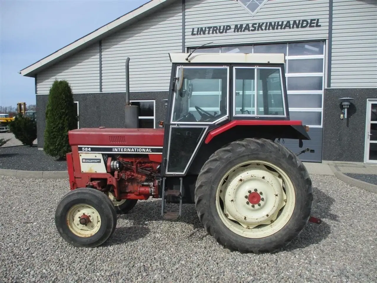 Billede 10 - IH 584 Snild lille traktor