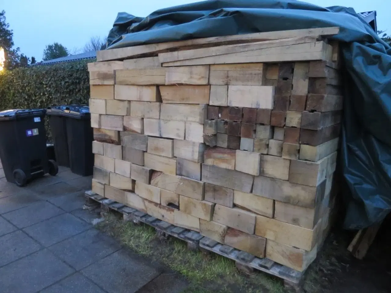 Billede 1 - Egetræs tømmer til brænde.