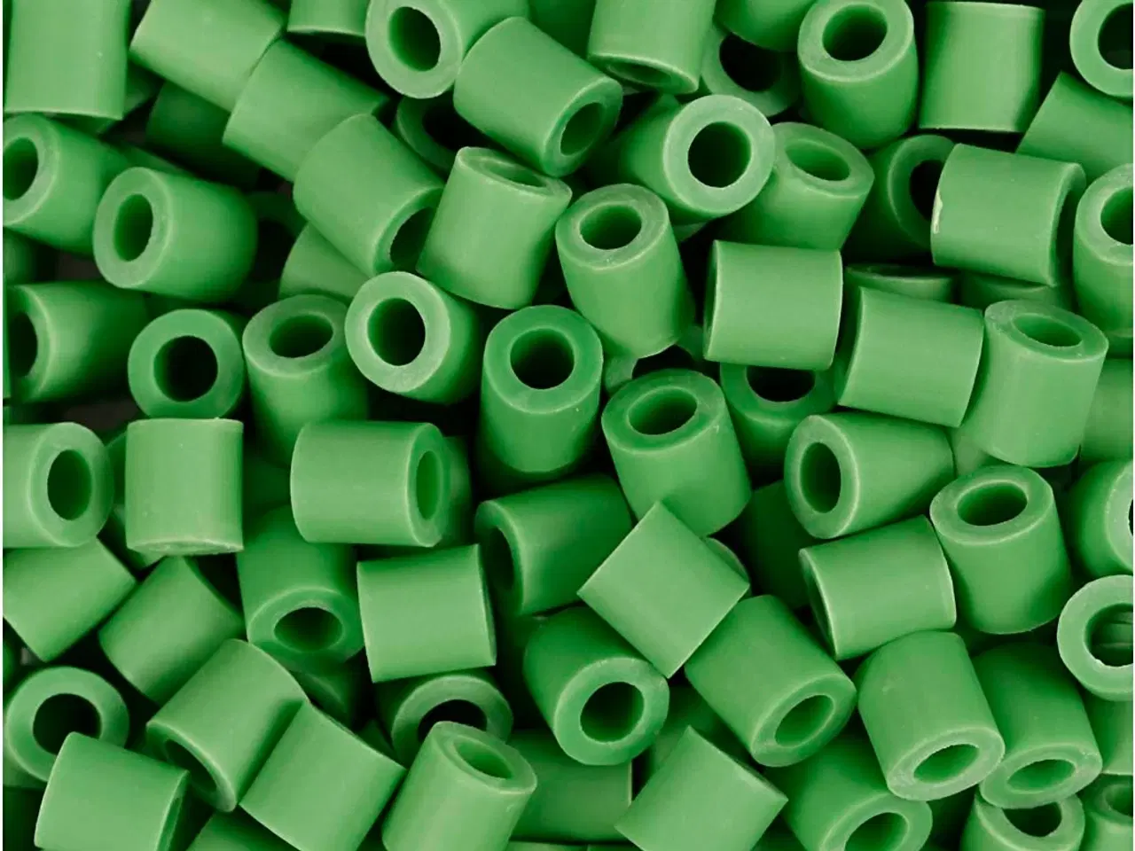Billede 1 - NABBI BioBeads Rørperler, str. 5x5 mm, hulstr. 2.5 mm, medium, grøn, 1000stk./ 1 pk.