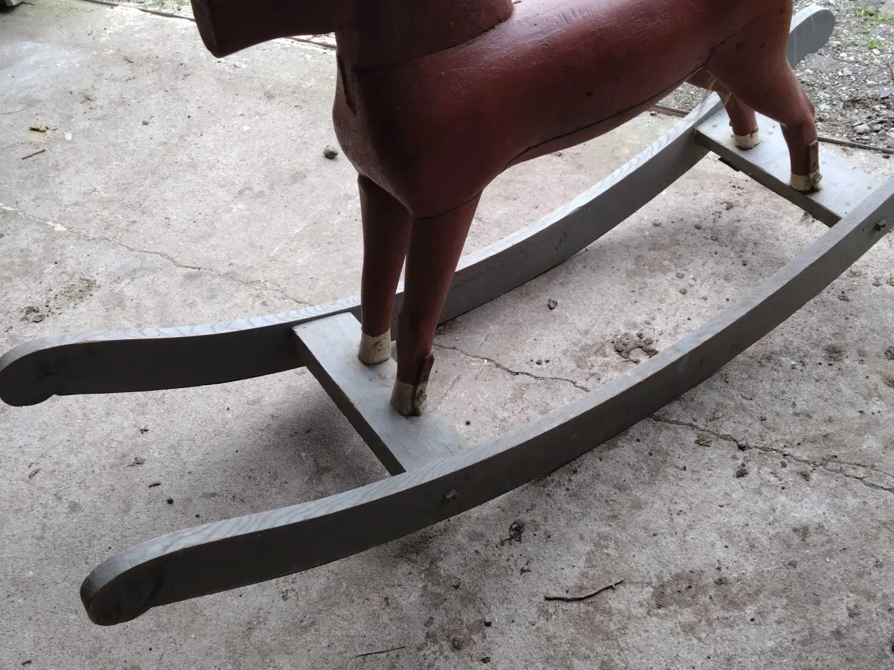Billede 2 - Gammel håndlavet gyngehest