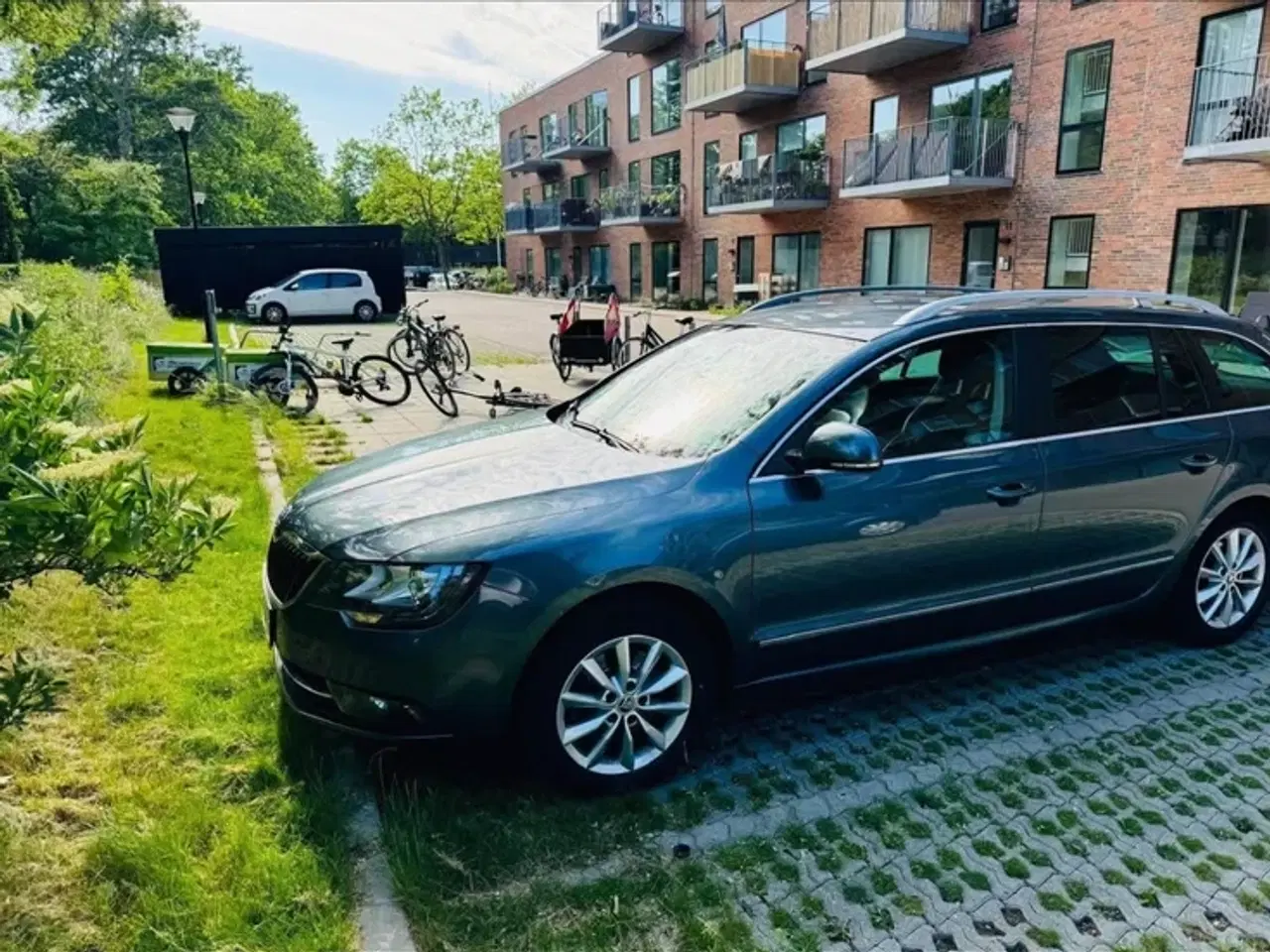Billede 2 - Skoda Superb 2,0 TDi 140 Elegance Combi DSG