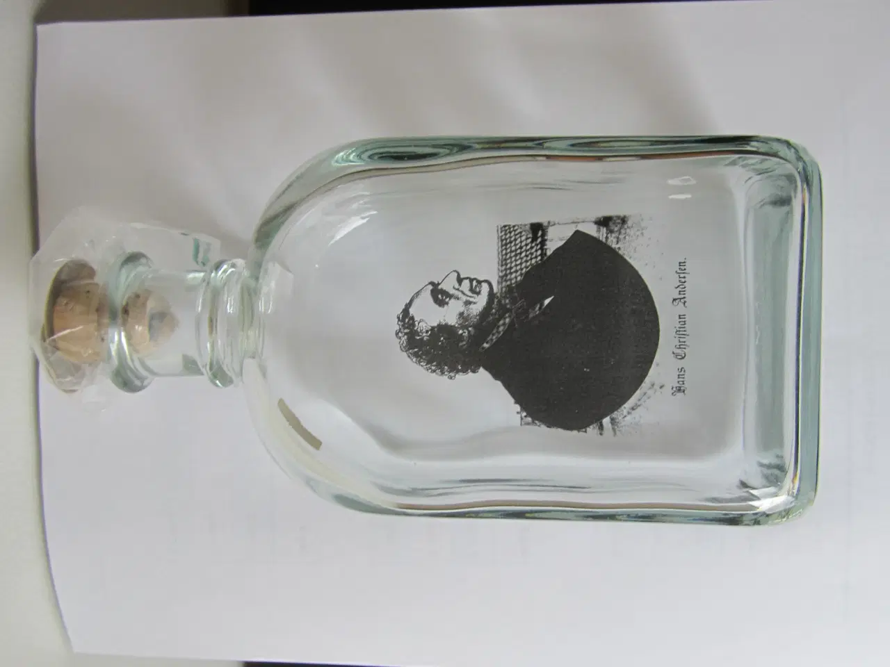 Billede 1 - H.C. Andersen karaffel. HCA med bolig.