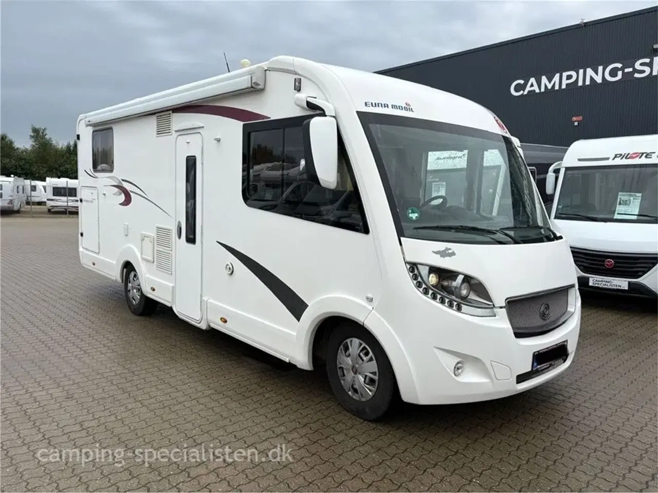 Billede 2 - 2016 - Euramobil Integra Line IL720 QB "Autocamp Premium"   Rigtig pæn og meget velholdt Luksusbil  - Euramobil IL720 QB fra 2016 - Kan snart opleves hos Camping-Specialisten i Silkeborg