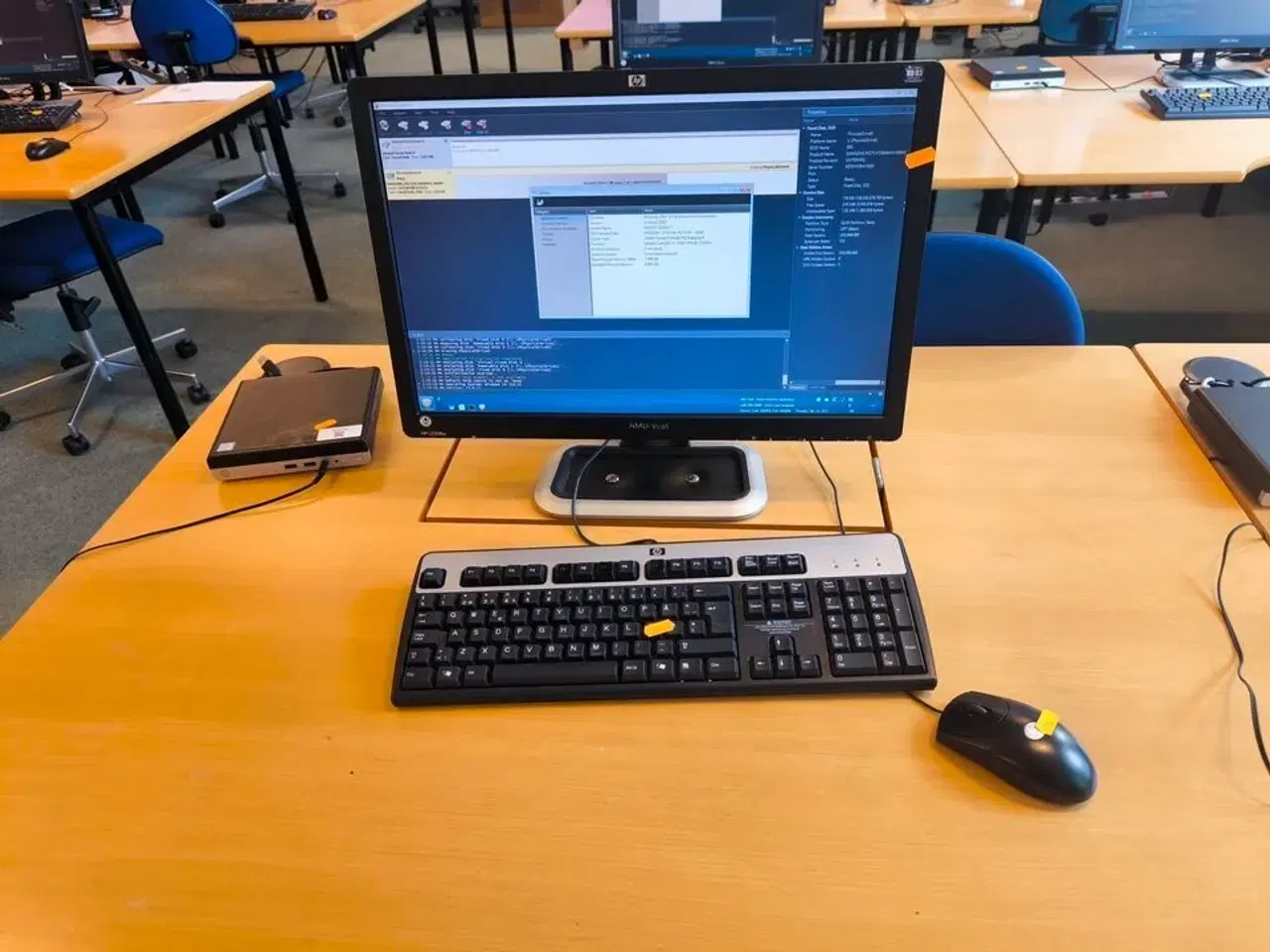 Billede 1 - Skærm 22" m. tastatur HP L2206w (PC medfølger ikke)