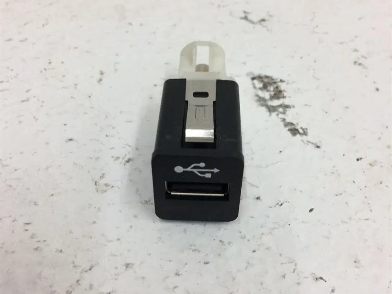 Billede 1 - USB input til original radio B84109237656