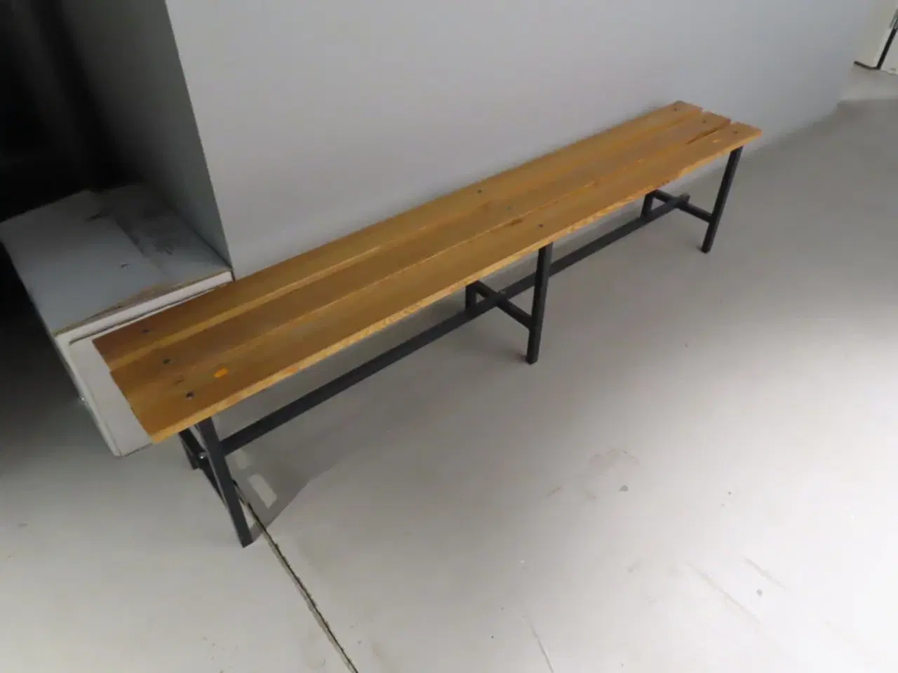 Billede 1 - Bænk fra omklædningsrum
