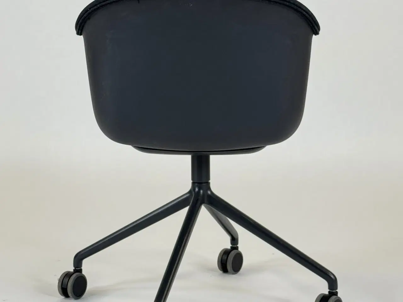 Billede 5 - Muuto Fiber Armchair m. Hjul - Sort