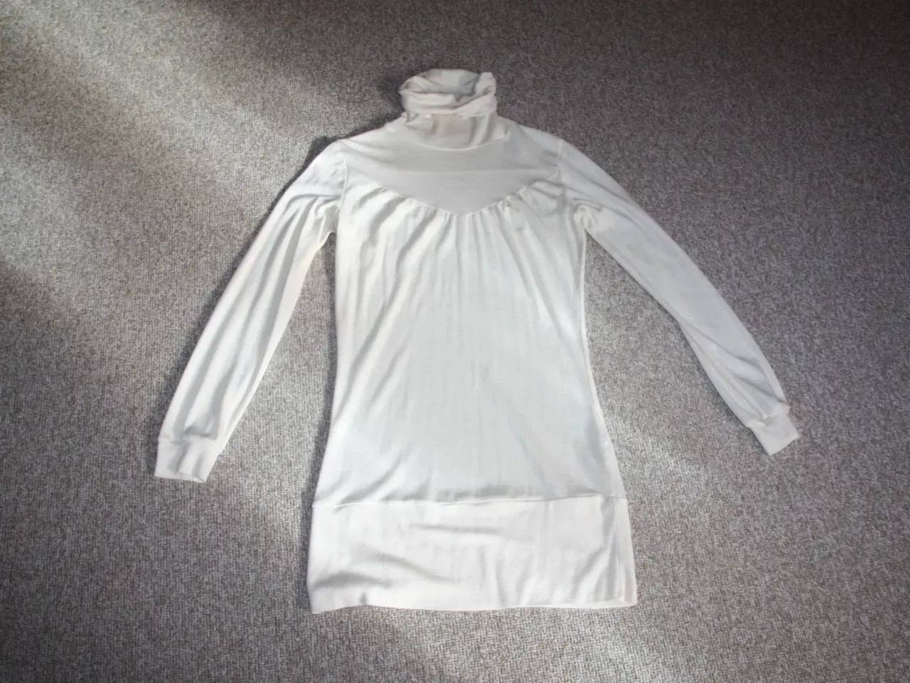 Billede 1 - Message bluse / kjole str. M 70% acrylic 30% wool