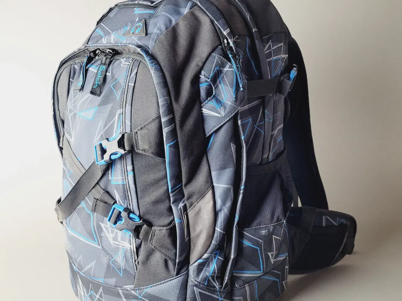 Billede 3 - ⭐️· Satch Skoletaske/Rygsæk i Blå med Trekantmønst