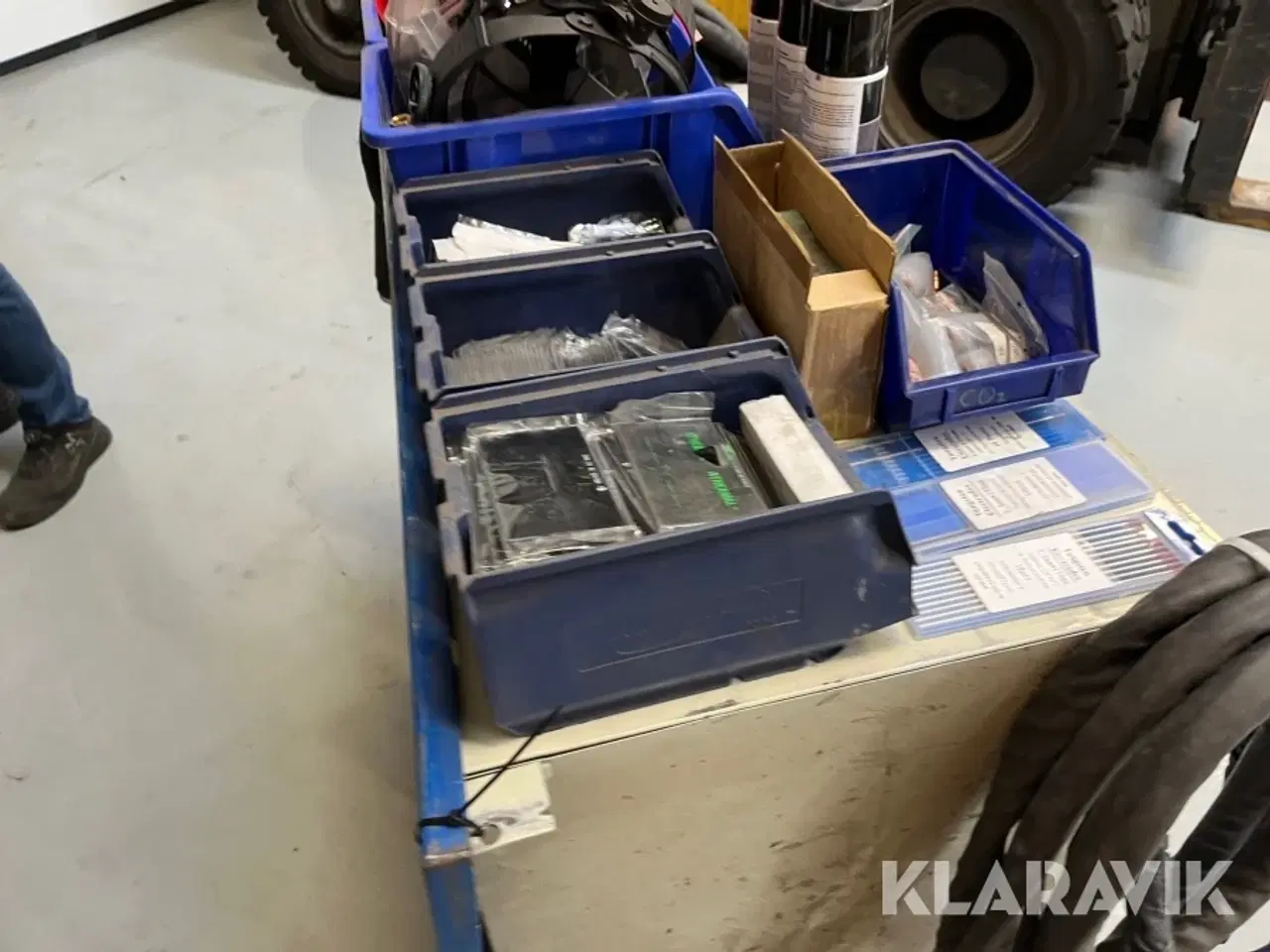 Billede 12 - Værkstedbords med svejseudstyr