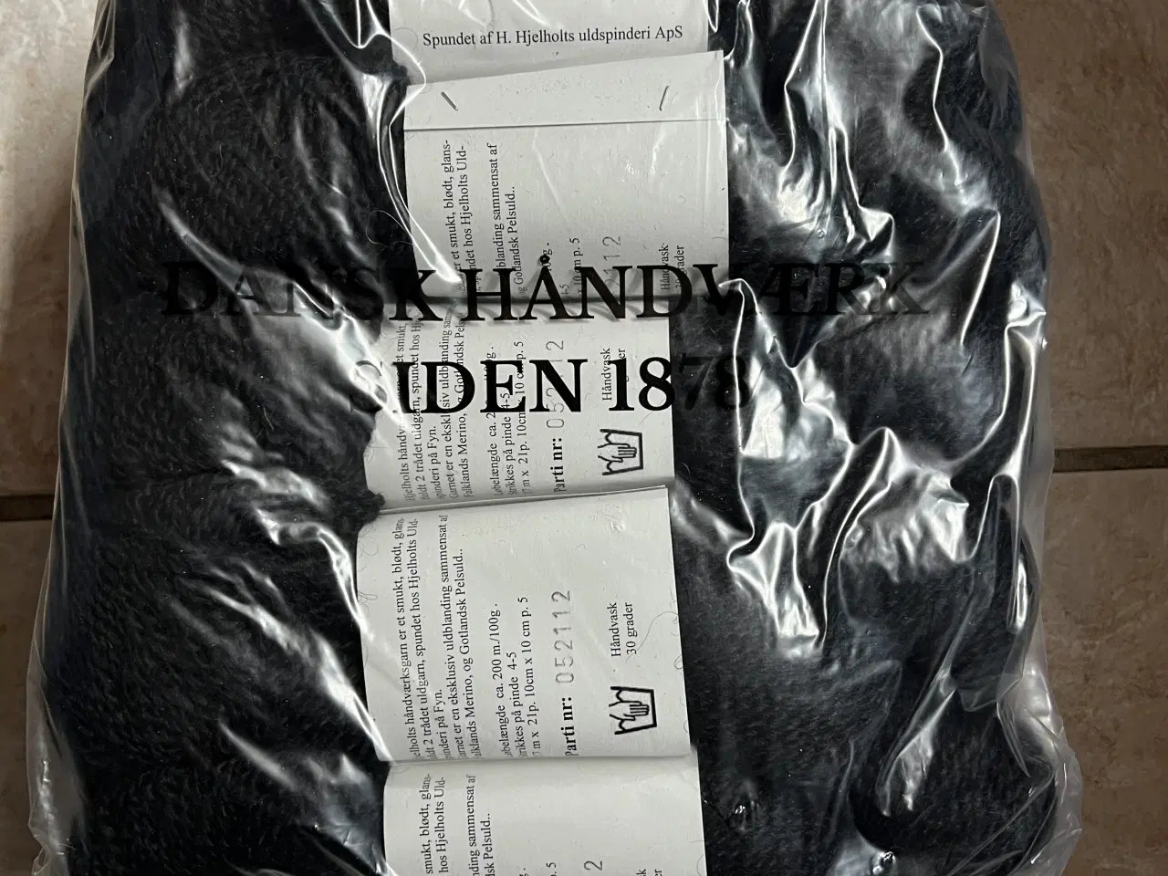 Billede 2 - Hjelholt garn 