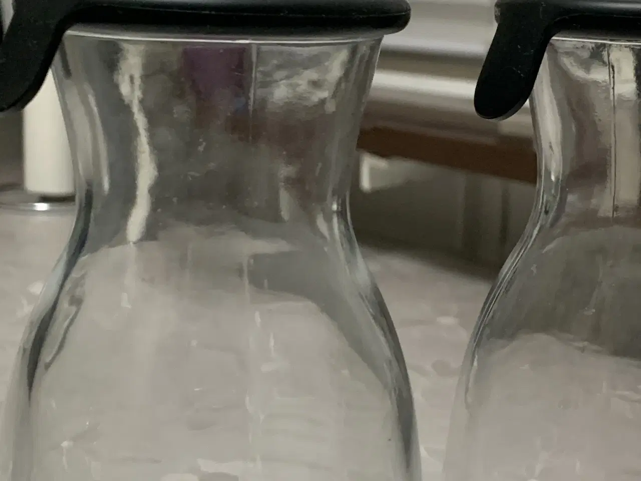 Billede 3 - IKEA glas karaffel med sort låg