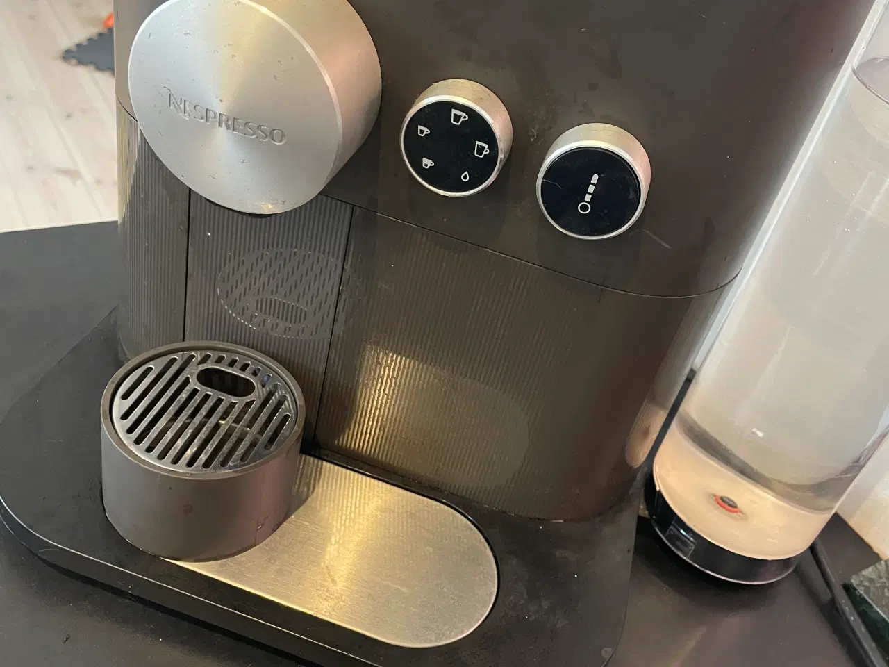 Billede 4 - Nespresso – Stilren kaffemaskine