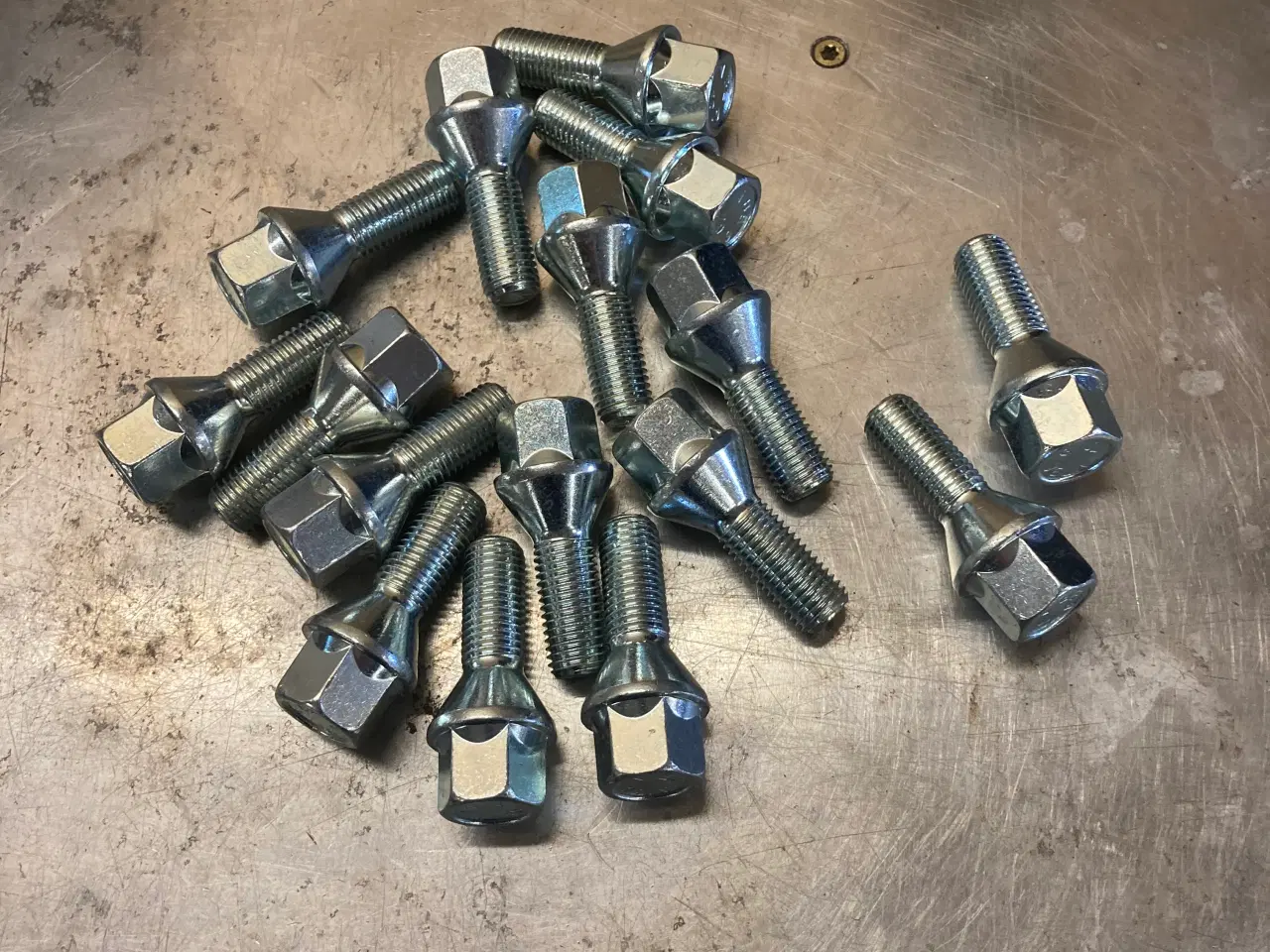 Billede 3 - Alufælge med sommerdæk til VW,Skoda,Seat.