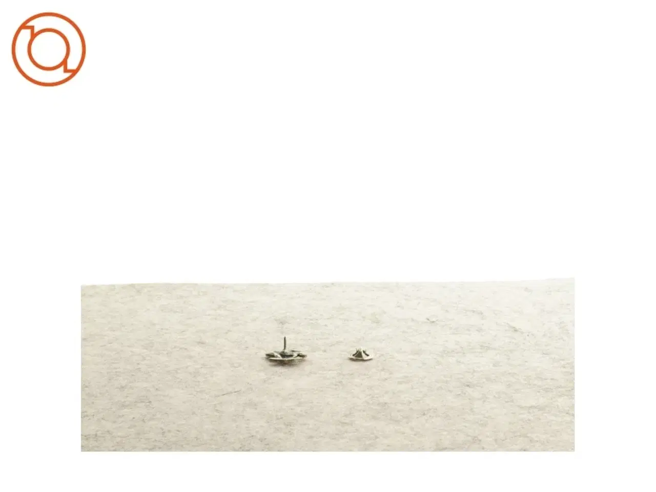 Billede 3 - Pin med joker/hofnar (str. 2 x 2 cm)