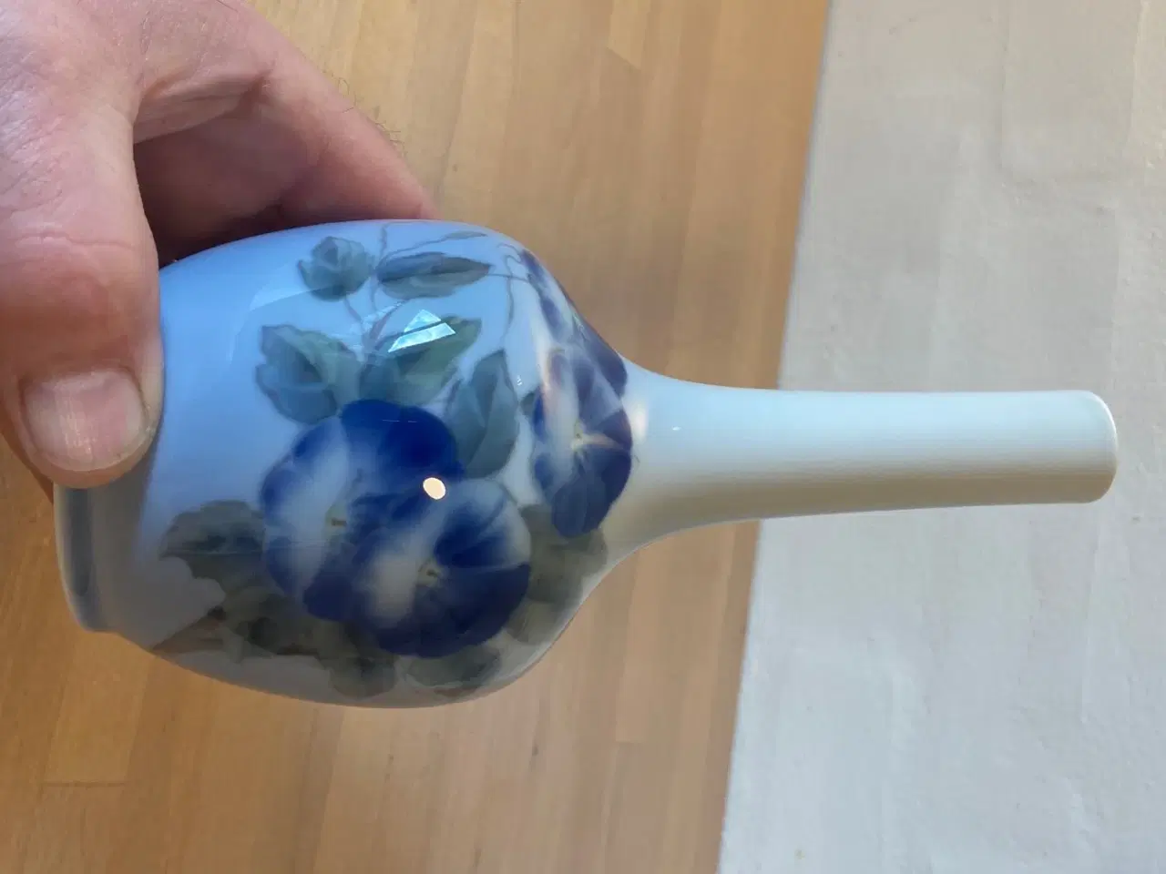 Billede 5 - Royal Copenhagen vase lyseblå 20 cm høj