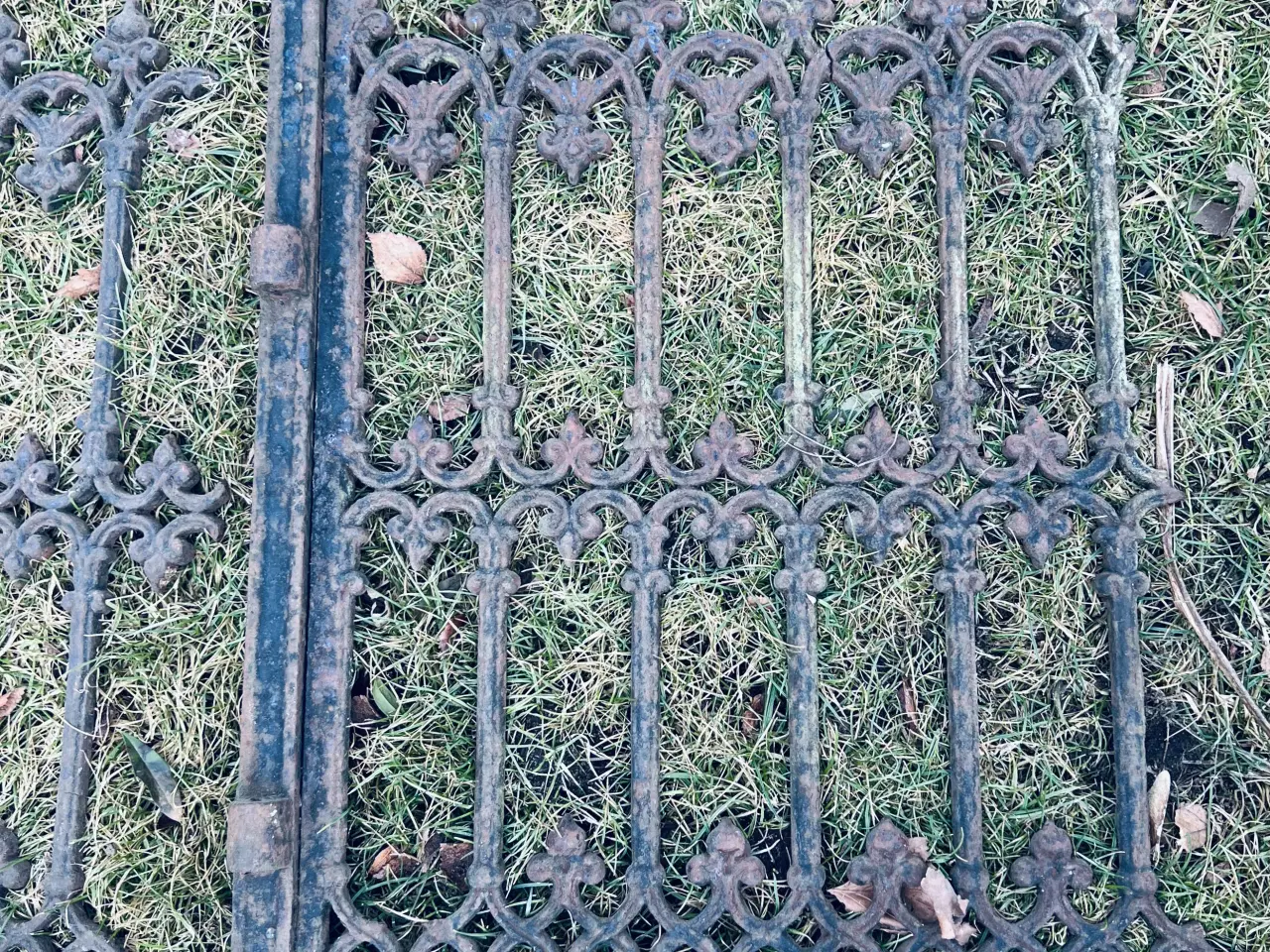 Billede 3 - Fra Nonnekloster. Støbejerns hegn. 3 meter.