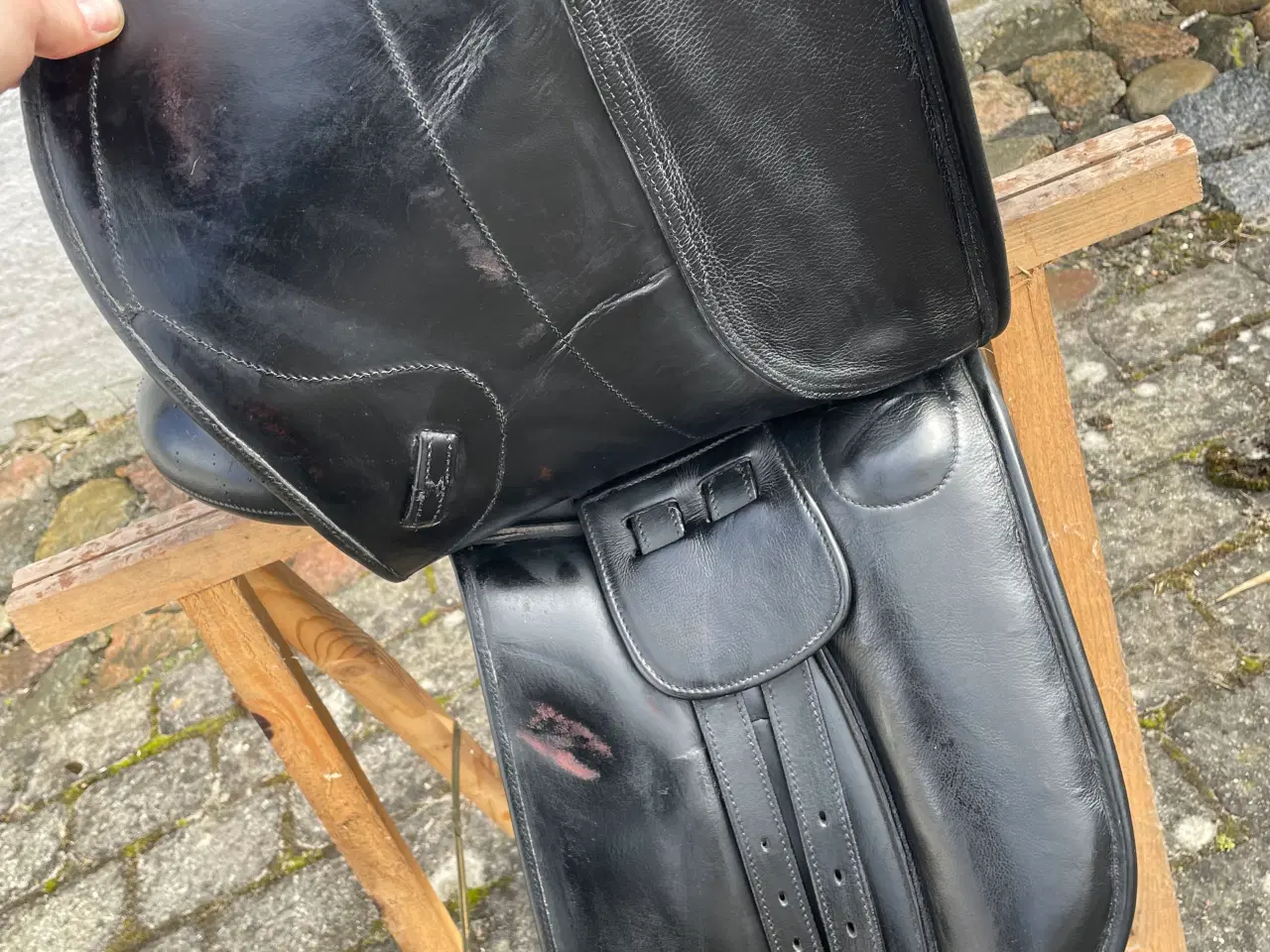 Billede 2 - Sort dressur sadel 16”