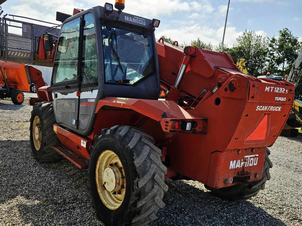 Billede 4 - Manitou 1232 ST / med 4 stk tilbehør / 8600 timer
