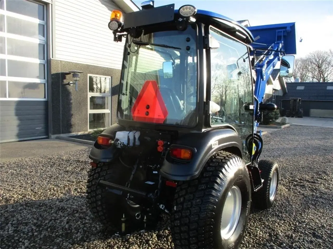 Billede 10 - Solis H26 HST Med kabine, turf hjul og frontlæsser.