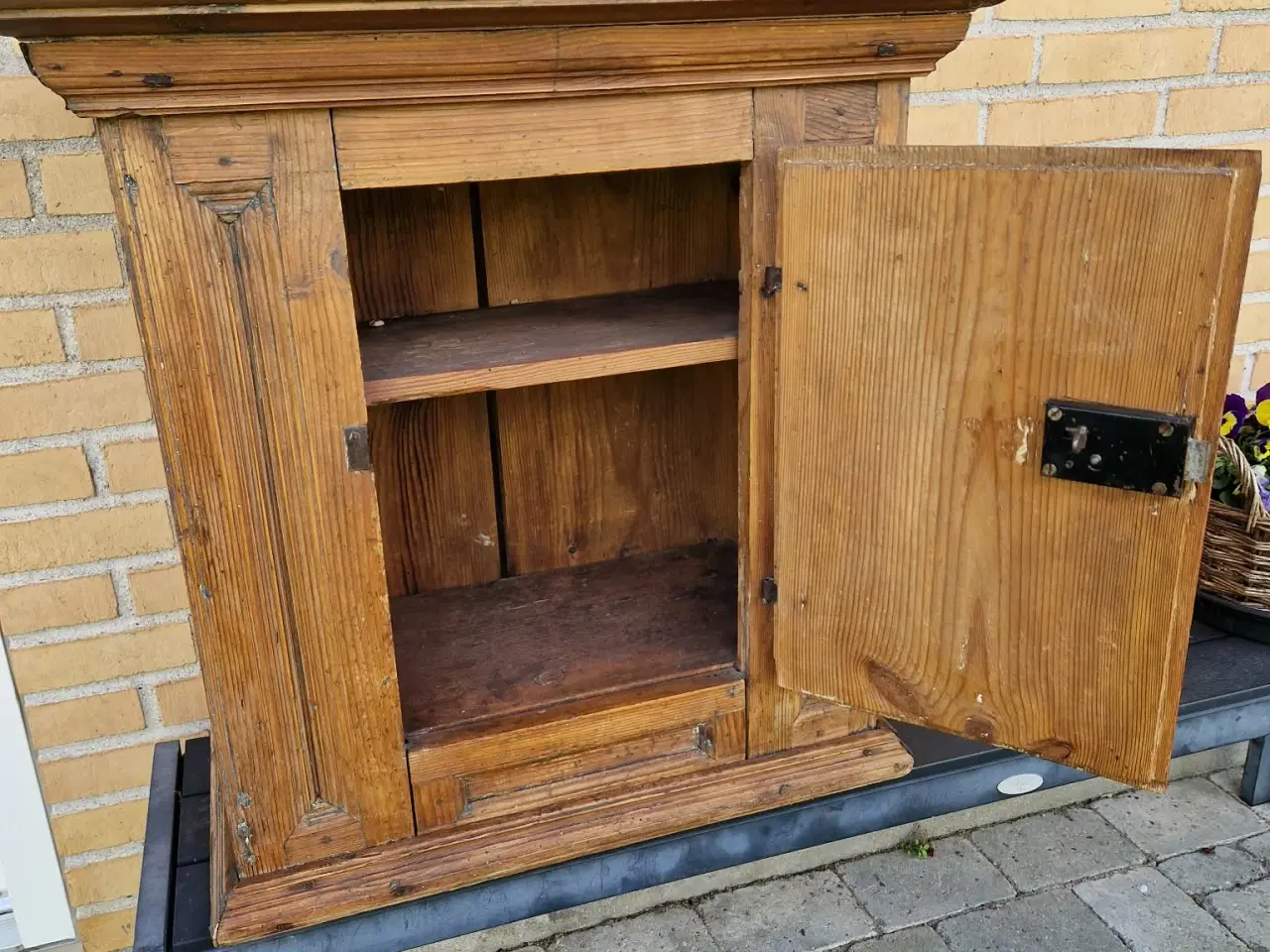 Billede 2 - Flot tobaksskab med hemmeligt rum