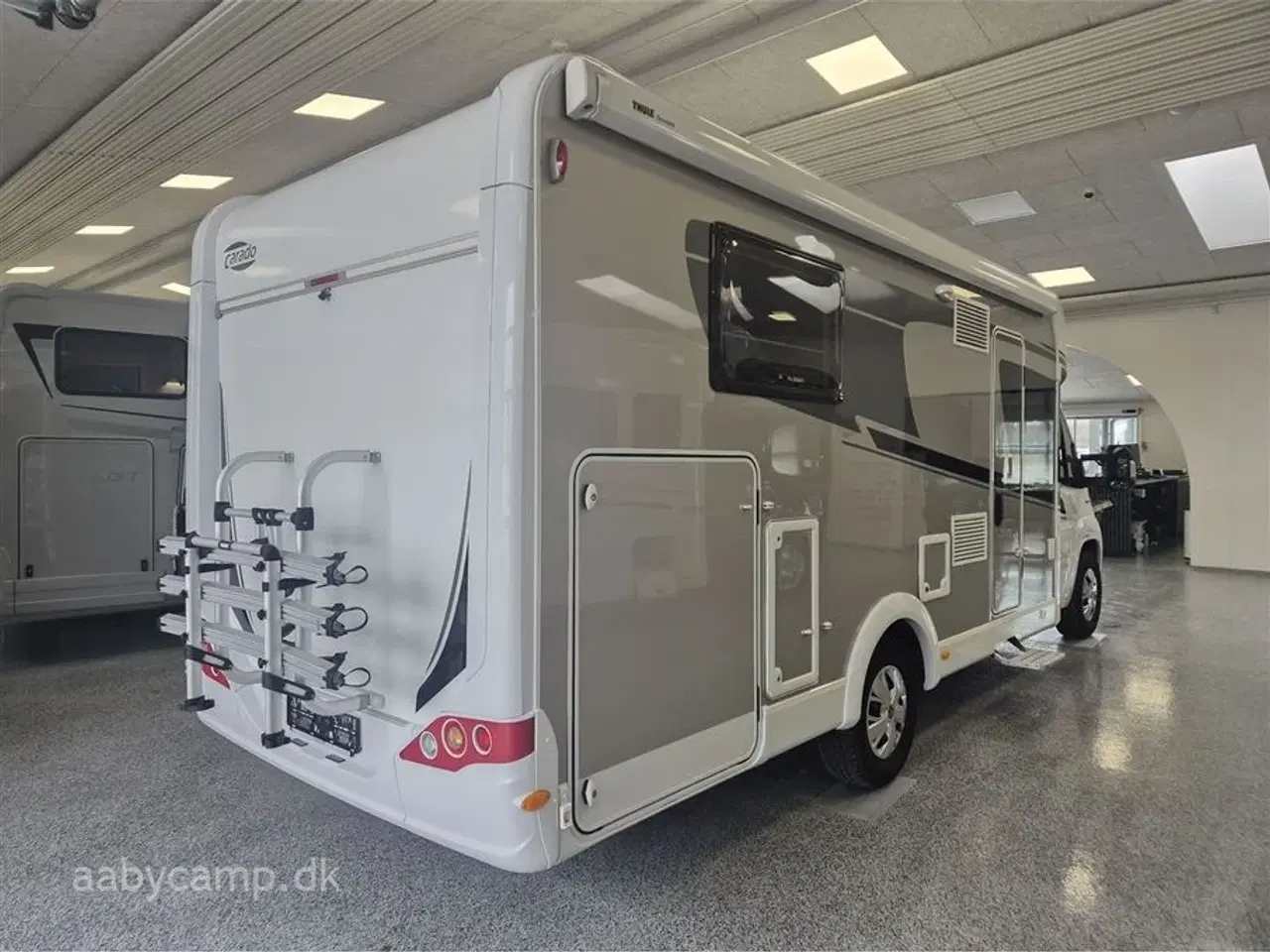 Billede 2 - 2019 - Carado T 447   Automatgear. solcelle. 95Ah batteri. 1500w inverter. Markise. undervognsbehandlet.  Fuld service. tandrem skiftet i 2025. Kun 47,000 Km!!!