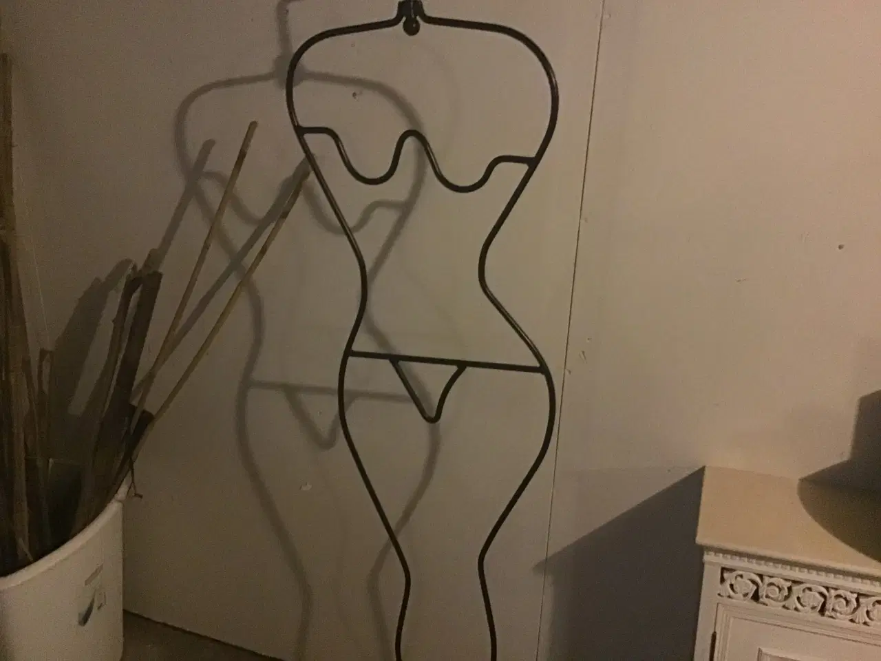 Billede 2 - Figur af kvinde.