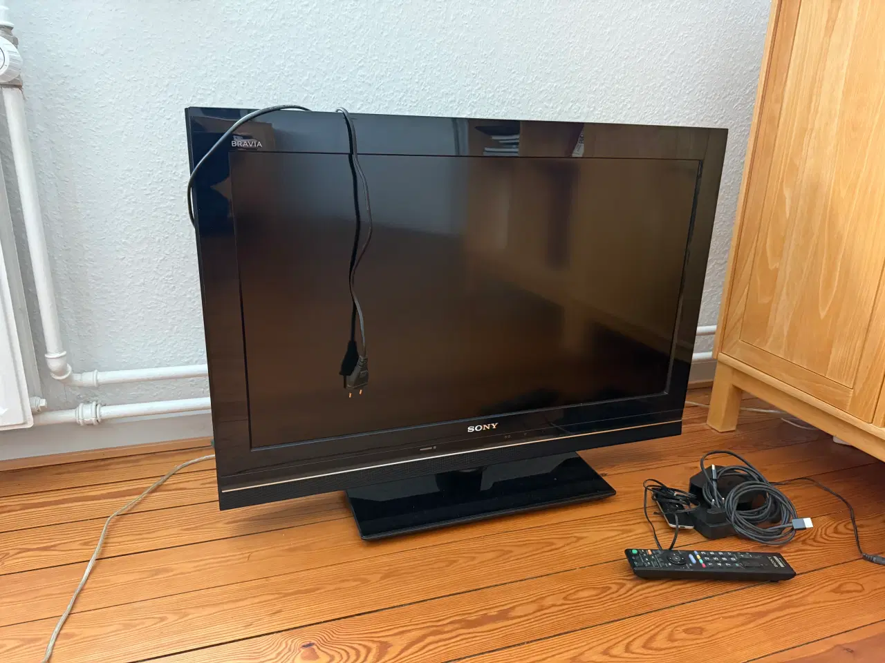 Billede 1 - Sony fladskærmstv, 32" + Apple TV-box