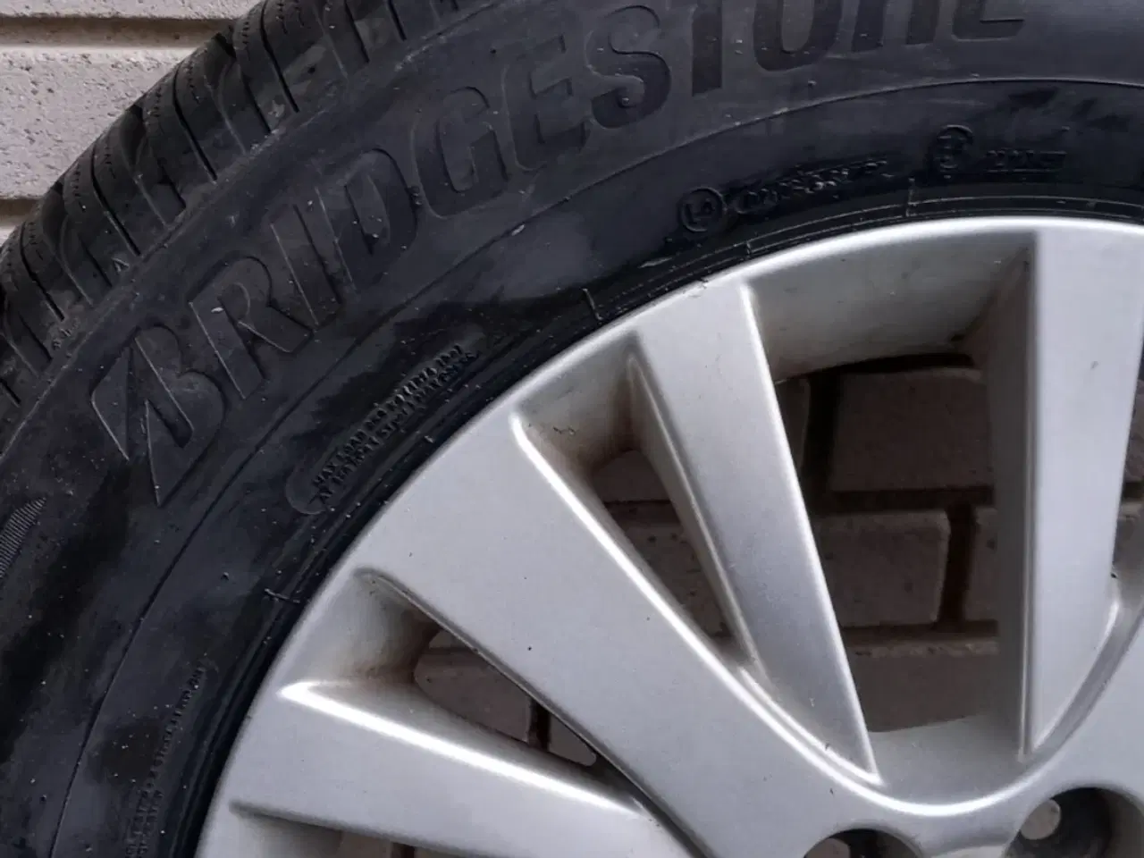 Billede 1 - Helt nye Bridgestone vinterdæk på alufælge.