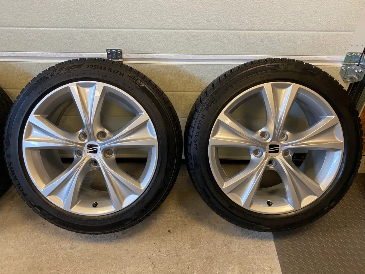 Billede 2 - Velholdte 17” originale Seat alufælge