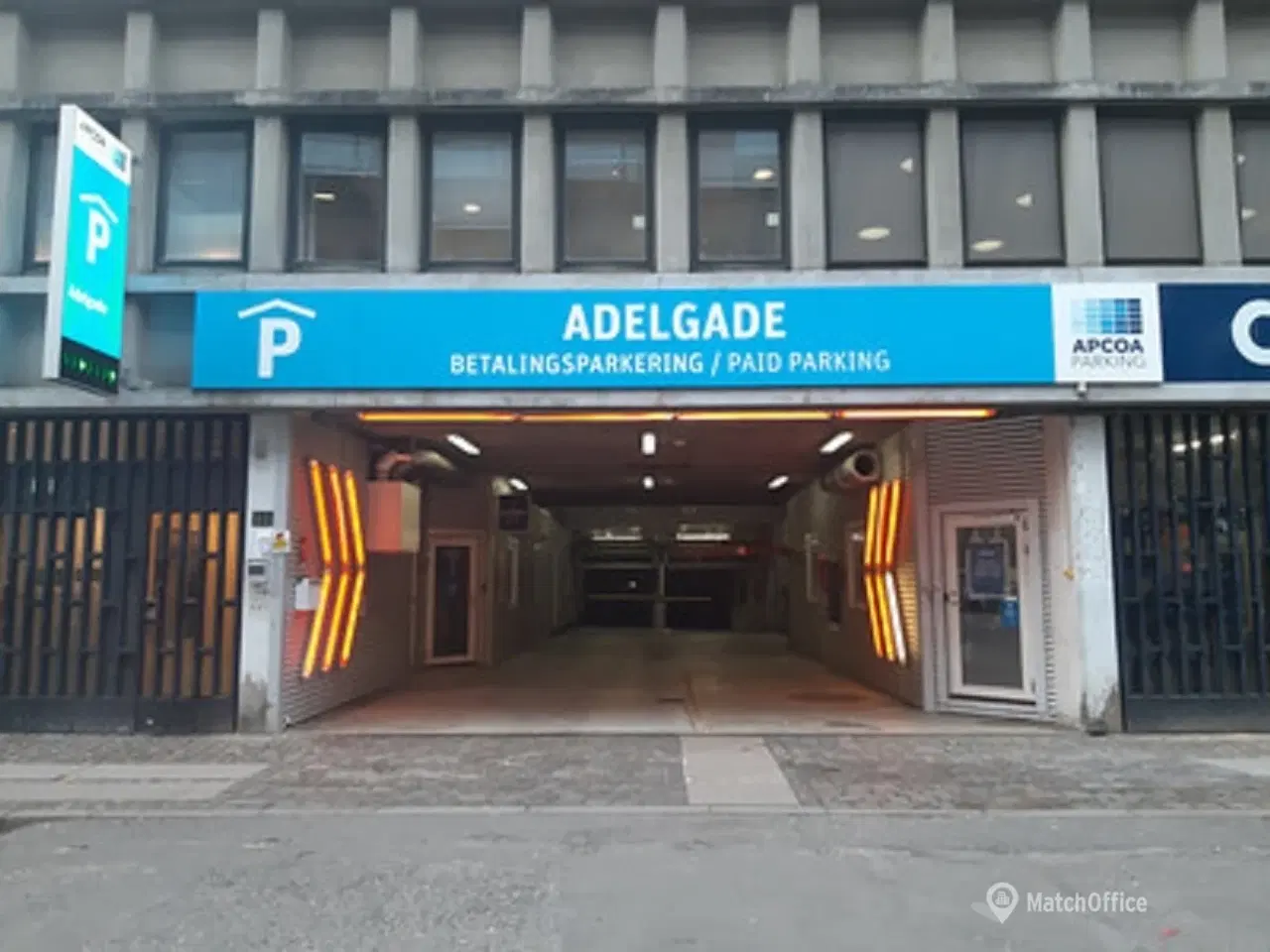 Billede 1 - Parkering ved Adelgade 11-13