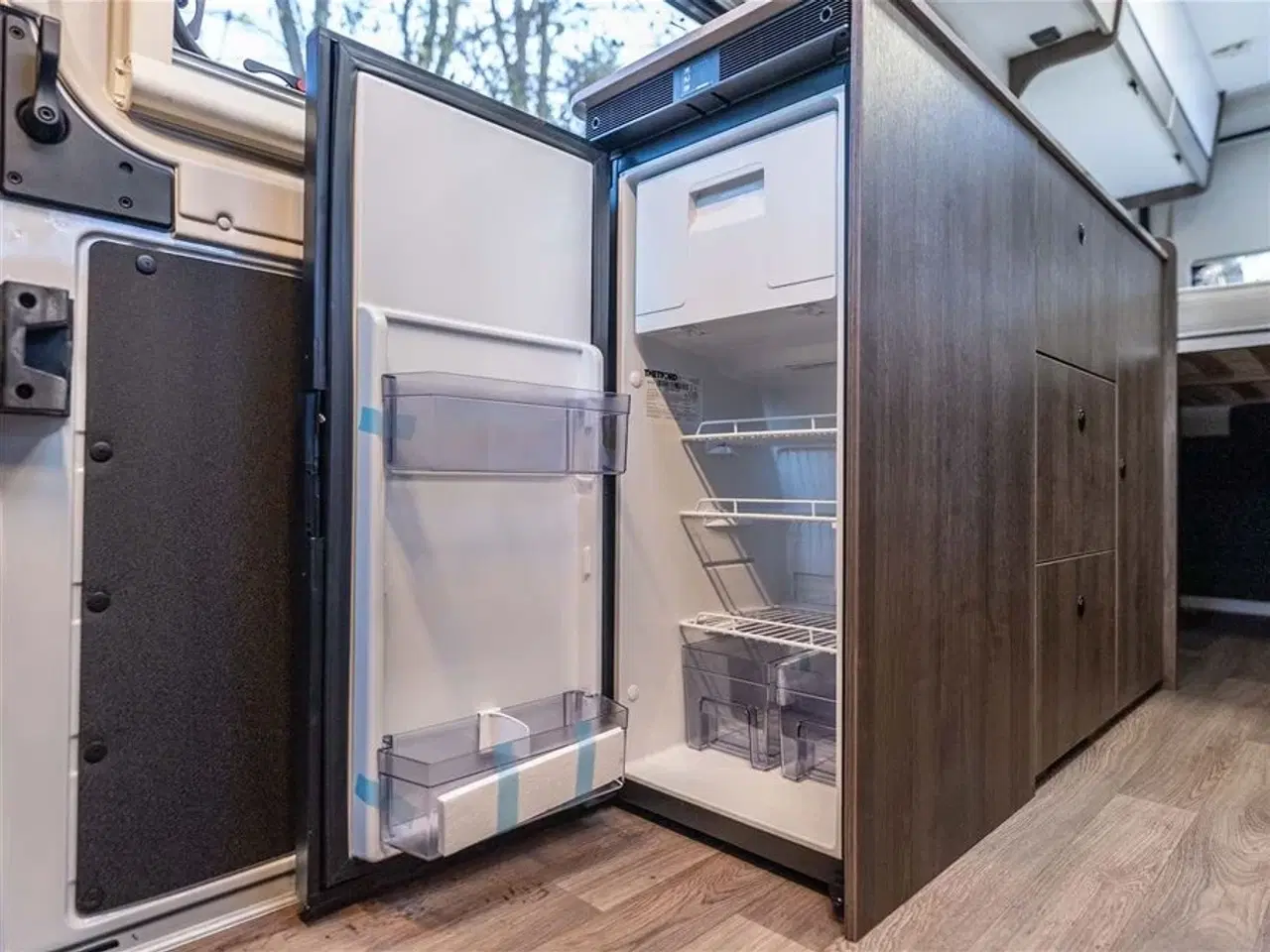 Billede 10 - 2026 - Benimar Benivan 144 UP   Benivan 144 UP 2025 er en fuldt udstyret 5,99 meter campervan