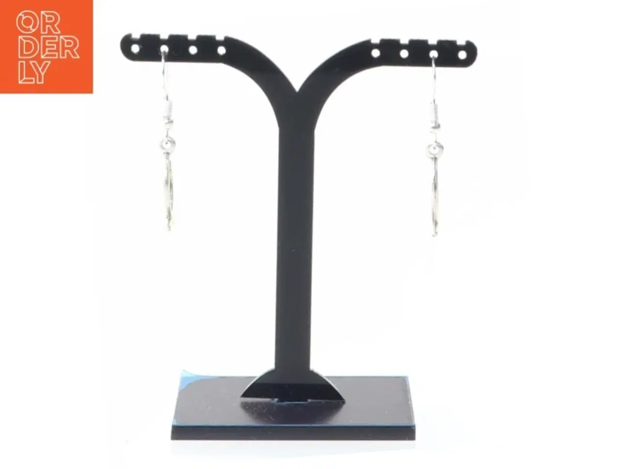 Billede 2 - Sølvfarvede øreringe (str. 1,5 cm)