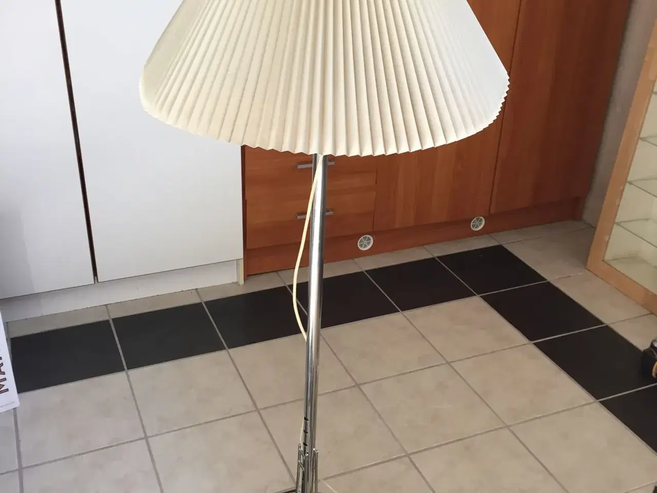 Billede 1 - Gulv lampe med ny skærm