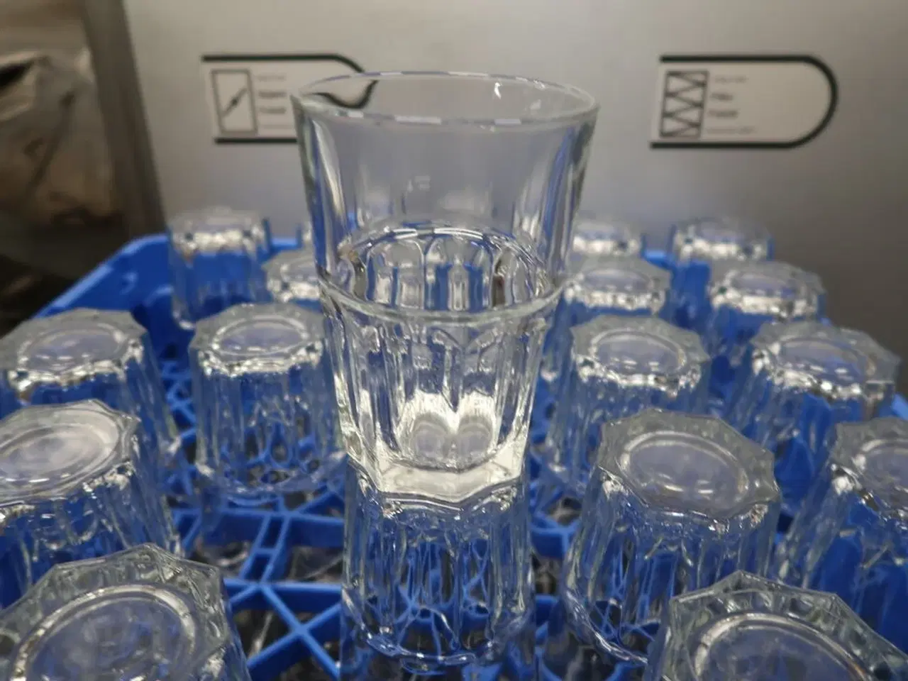 Billede 23 - Div. Glas i opvaskebakker bla. RIEDEL m.m.